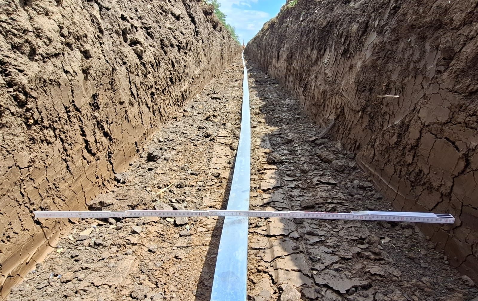 Earthing strip in trench with width measurement